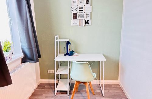 Leinefelde-Worbis Apartment | Clubhaus 6 - geräumige Ferienwohnung mit 4 Schlafzimmern & 2 Bädern