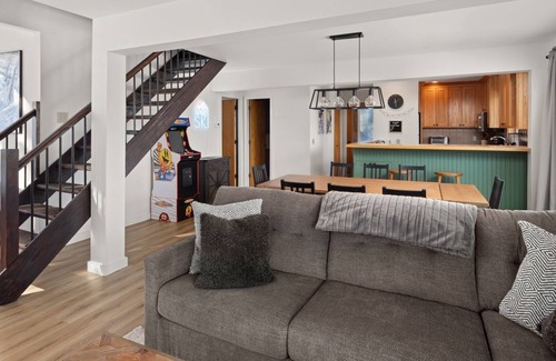 Warren House | Clyde's Cabin 4 Bedroom Home