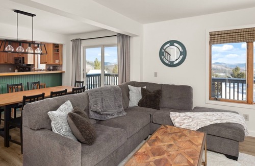 Warren House | Clyde's Cabin 4 Bedroom Home