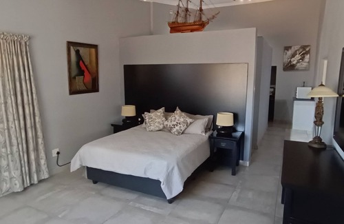 Springs Bed & Breakfast | Clyde's on Dale Guest House