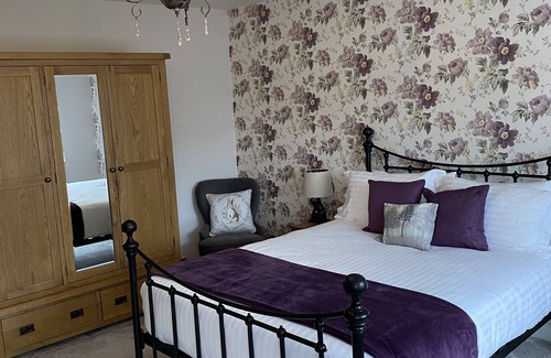 Pudsey Other | Coach House , 5.8 Acres with Hot Tub and Lake