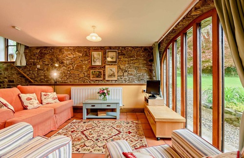 Pentrefelin House | Coach House Cottage - Three Bedroom House, Sleeps 5