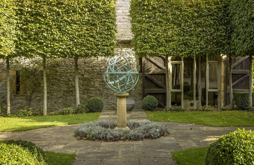 Hawling Cottage | Coach House is a detached property in the grounds of the 16th century Old Rectory.