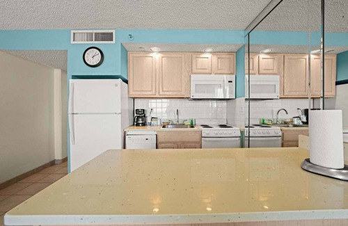 Northeast Virginia Beach Condo | Coastal 1BR Condo w/Indoor Pool & Ocean Access