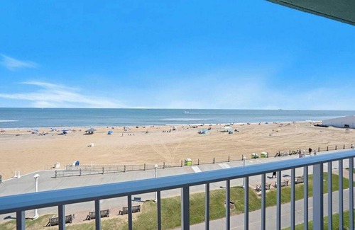 Northeast Virginia Beach Condo | Coastal 1BR Condo w/Indoor Pool & Ocean Access