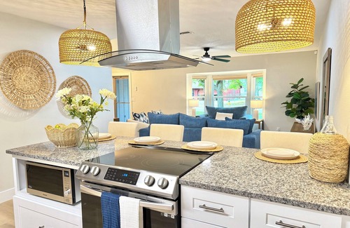 Port Orange House | Coastal Bliss Getaway 3.8 Miles to Beach. Stylish & Coastal Charm Interior