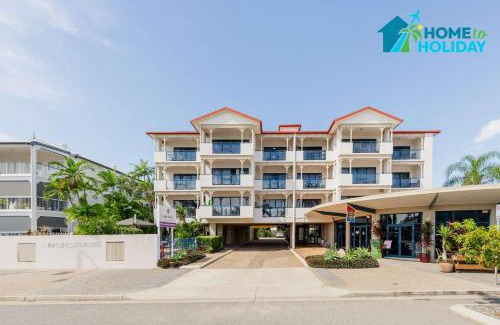 South Townsville Apartment | Coastal Breeze Apartment - Steps Away from City Stadium & Ferry