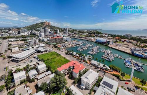 South Townsville Apartment | Coastal Breeze Apartment - Steps Away from City Stadium & Ferry