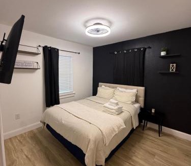 Childs Park Apartment | Coastal Comfort 2BR Getaway St Pete