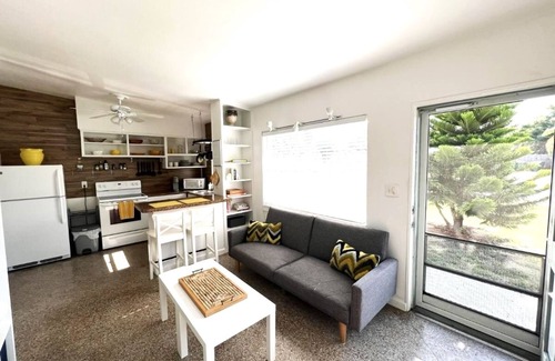 Cocoa Beach Cottage | Coastal Cottage 370: 1B/1B Two Blocks to the Beach