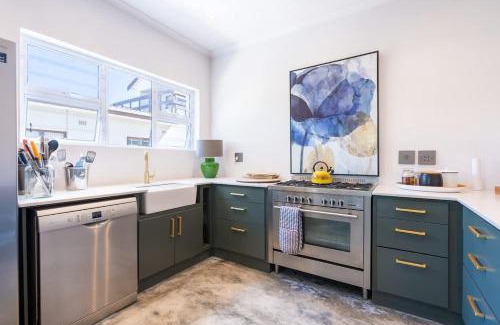 Onrus House | Coastal Elegant 4 Bedroom Home