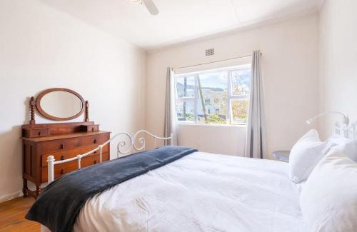 Onrus House | Coastal Elegant 4 Bedroom Home