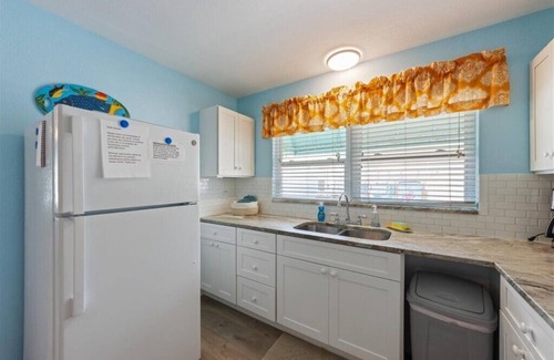 Bradenton Beach Apartment | Coastal Getaway Retreat –Steps to the Beach! 2BR/1BA. Sleeps 4. In 4-Plex. Pool