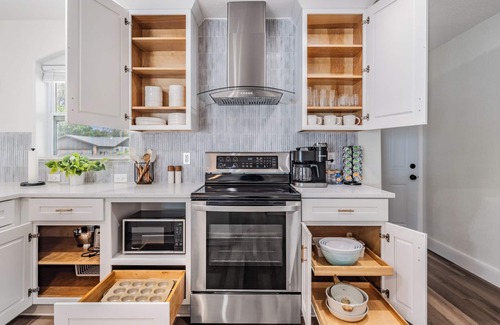 Palm Harbor House | Coastal Getaway with RV/Boat parking + MIL suite!