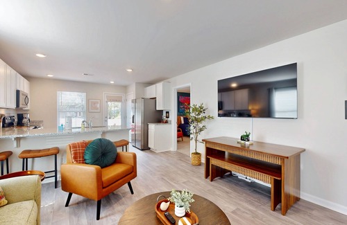 Ocean Isle Beach House | Coastal home near golf courses and close to beach attractions - central AC & W/D