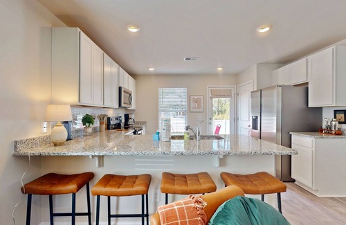 Ocean Isle Beach House | Coastal home near golf courses and close to beach attractions - central AC & W/D