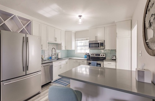 Venice Gardens House | Coastal home near beaches and downtown Venice! Pet friendly.