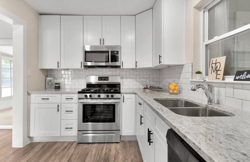 Mary Esther House | Coastal House * Fort Walton Beach, 3 bdrms, screed in porch, Free Wifi, Netflix