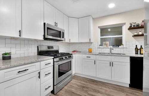 Mary Esther House | Coastal House * Fort Walton Beach, 3 bdrms, screed in porch, Free Wifi, Netflix