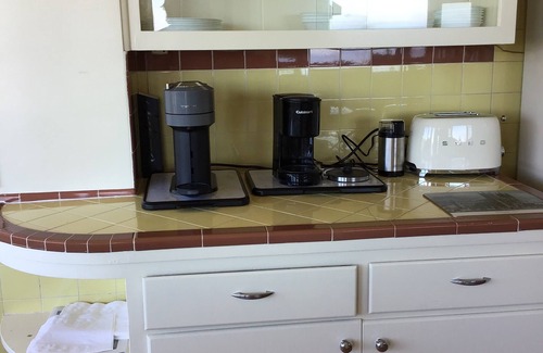 Brookings House | Coastal house with amazing views of waves crashing over the rocks. Spacious