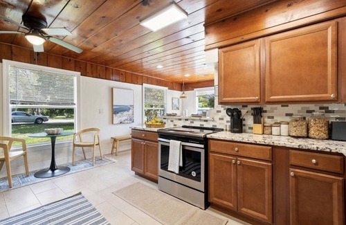 Lakeside Point House | Coastal oasis of Lantana