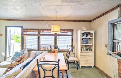 Salem House | Coastal Perry Cottage about 2 Mi to Boat Ramp!