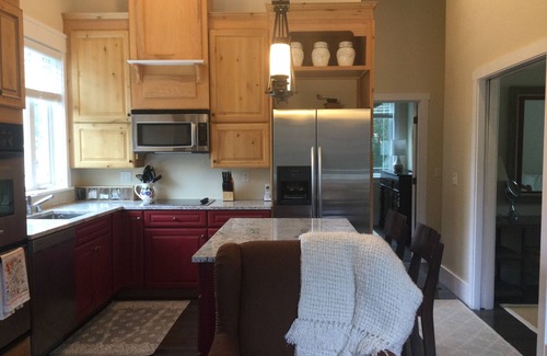 Hansville House | Coastal Retreat Across From Puget Sound Sleeps 2-4. High Speed Internet.
