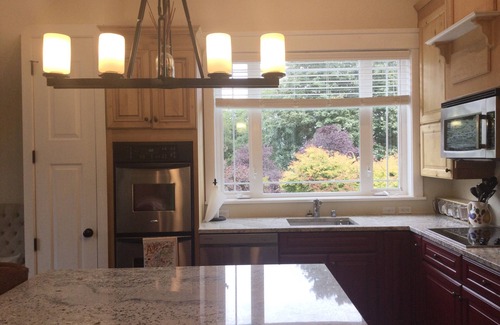 Hansville House | Coastal Retreat Across From Puget Sound Sleeps 2-4. High Speed Internet.