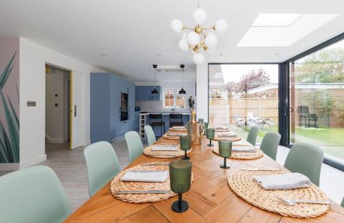 West Wittering House | Coastal Retreat for 10 with Hot Tub