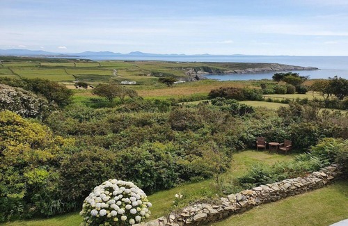 Holyhead RV Rental | Coastal Retreat Pod with Bathroom