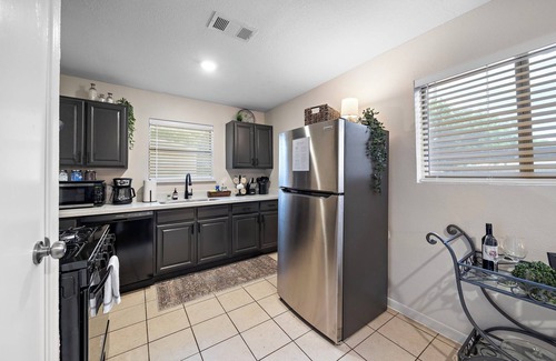 El Lago House | Coastal Seabrook Retreat near Kemah & NASA