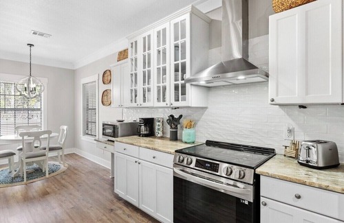 Emerald Waters Village House | Coastal91-Free Golf Cart-Pet Friendly-Pool Table