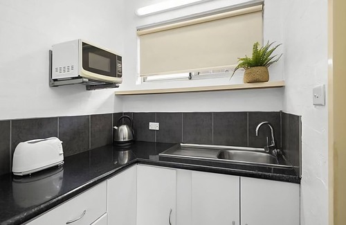 Sawtell Apartment | Coasters 29 is a motel-style studio situated in the beach-side village of Sawtell, only 250 metres f