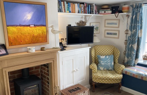 West Wittering Cottage | Coastguard Cottage on quiet creek in Wittering, renovated 2021, oozes character