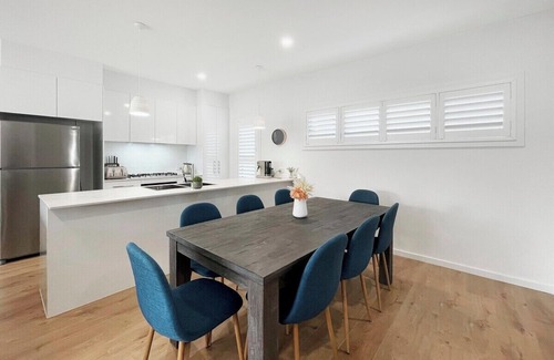 Shellharbour House | Coastline Cove - Townhome Near Village & Marina