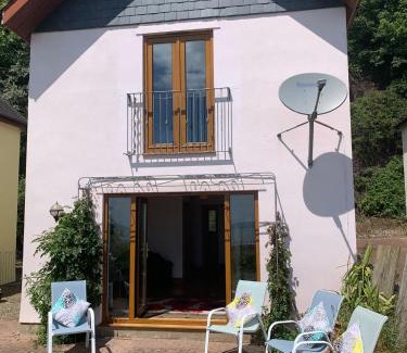 Pendine House | Coastview Cottage ,quiet beach holiday