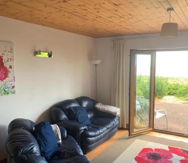 Pendine House | Coastview Cottage ,quiet beach holiday