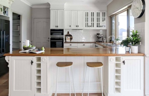 Ninderry House | Coastview Manor - Family Hinterland Retreat