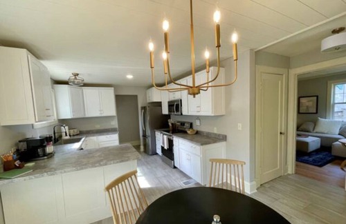 La Crosse House | Cobblestone Cottage, 4 Bedroom, centrally located