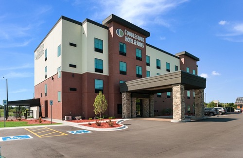 Neenah Hotel | Cobblestone Hotel & Suites - Appleton International Airport