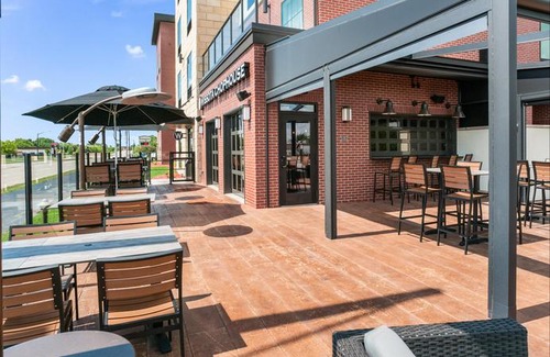 Neenah Hotel | Cobblestone Hotel & Suites - Appleton International Airport