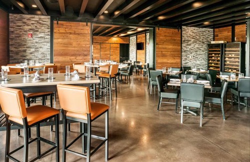 Neenah Hotel | Cobblestone Hotel & Suites - Appleton International Airport