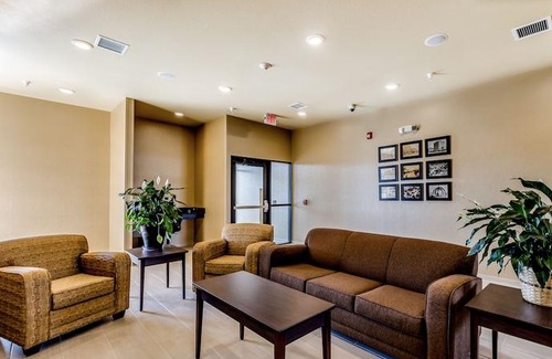 Waverly Hotel | Cobblestone Inn and Suites Waverly