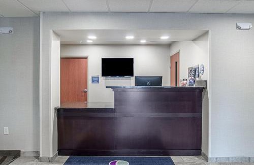 Guernsey Hotel | Cobblestone Inn & Suites - Guernsey