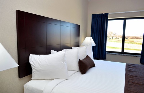 Manning Hotel | Cobblestone Inn & Suites - Manning