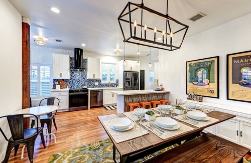 Encanto House | Cocktails & Cacti | Year-Round Pool + Hot Tub