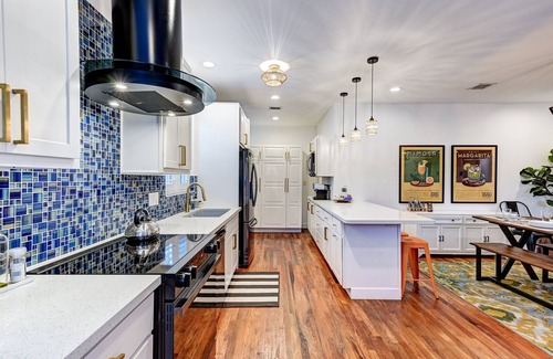 Encanto House | Cocktails & Cacti | Year-Round Pool + Hot Tub