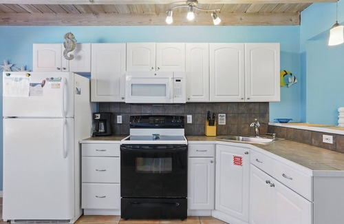 Cocoa Beach Apartment | Coco Sands - Studio 3, One Block walk to the Atlantic Ocean!