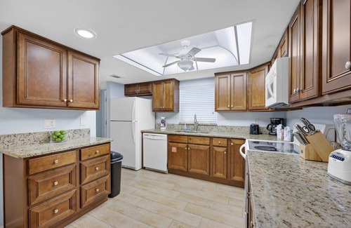 Avon By The Sea Condo | Cocoa Beach Club-Beachfront Condo