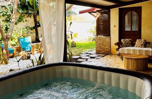 La Saline Les Bains Apartment | Cocon Romantique